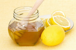 Мед и лимоны для приготовления лекарства от кашля